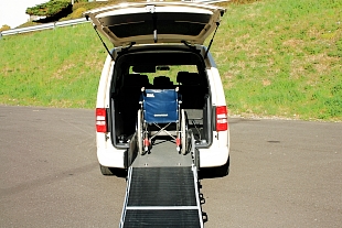 VW Caddy Rollstuhltaxi